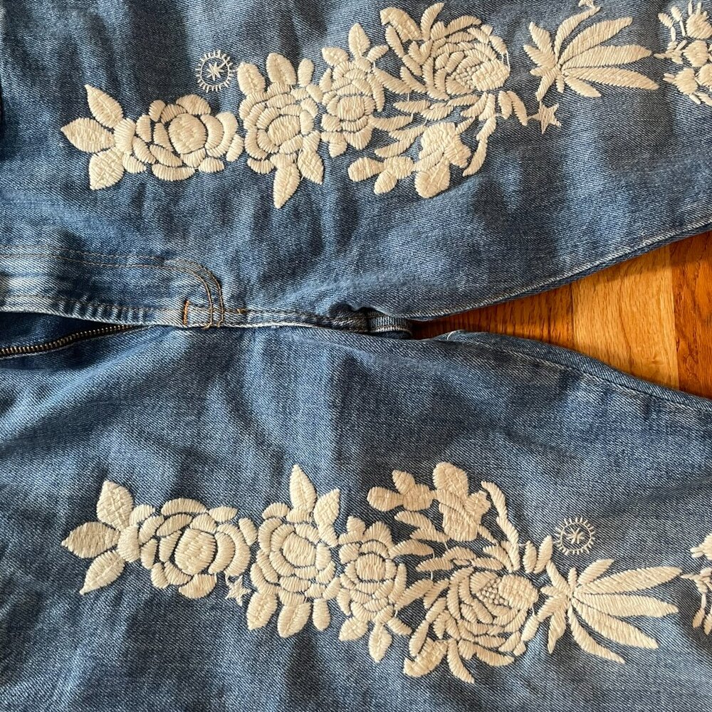 Easy Slim With Floral Embroidery In Ventura - Ventura - Picture 2 of 3